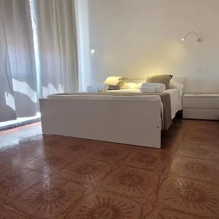 La Mimosa Pula